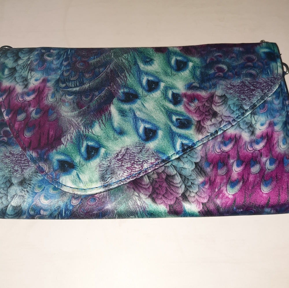 Clutch peacock